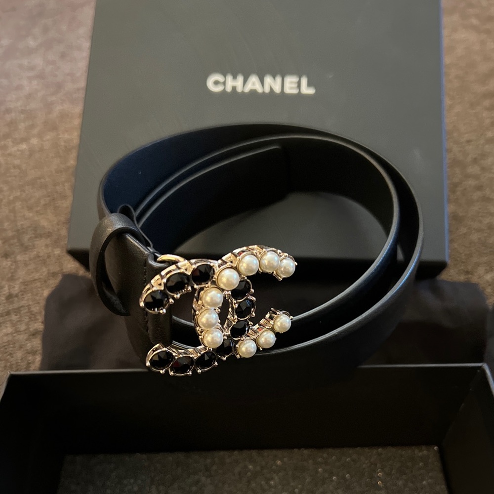Chanel 20B Black & White Pearl CC Logo Belt sz 80
